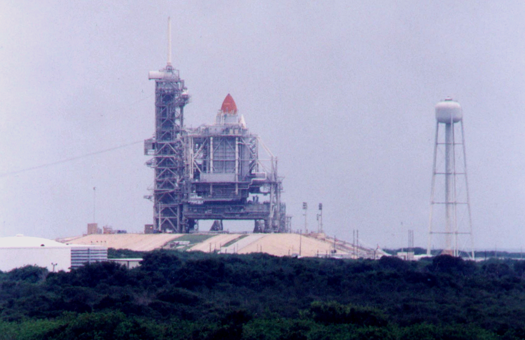 Chandra/STS-93 on the pad
